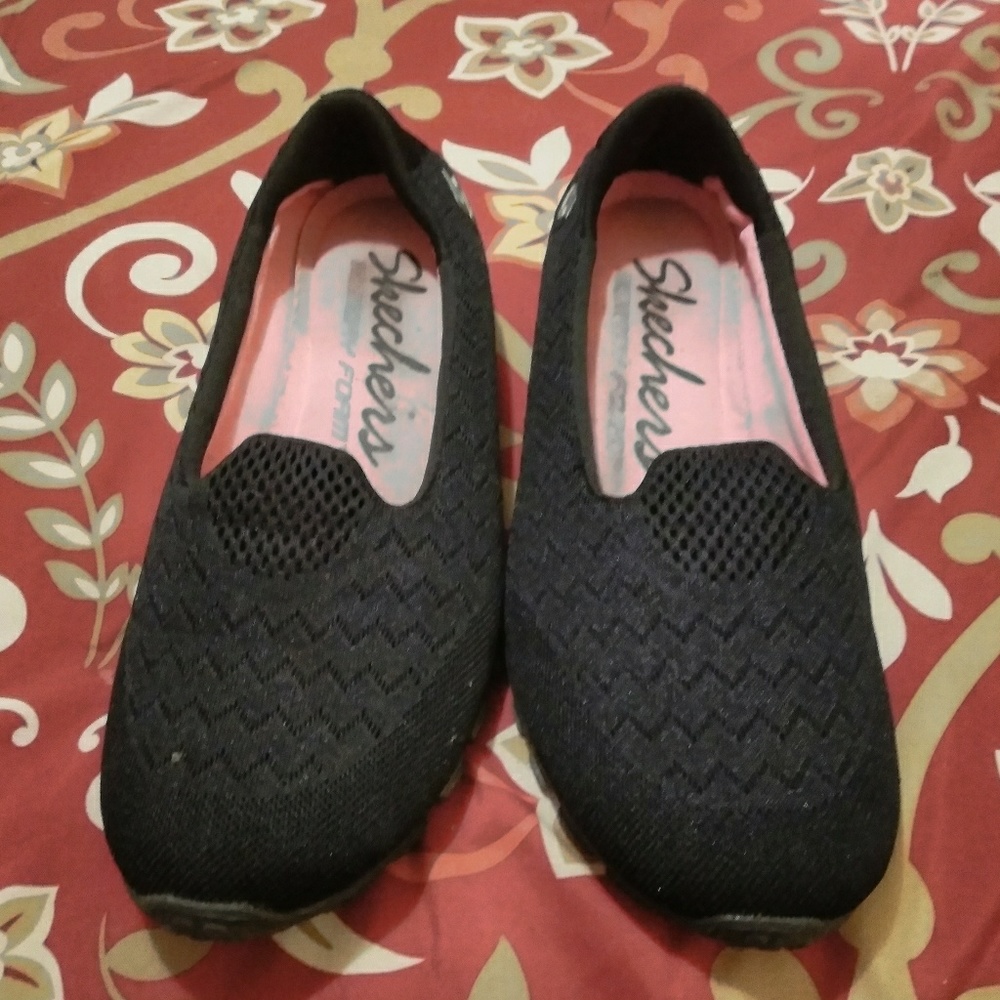 Sketchers memory foam sneakers